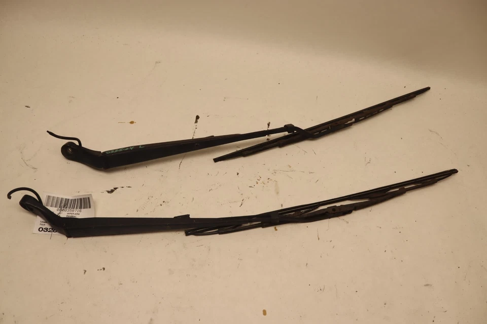 Par de brazos limpiaparabrisas delantero izquierdo y derecho Cadillac Escalade 2008-2014 OEM Foto 2 de 4