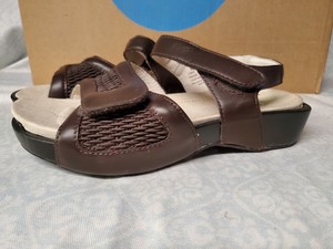extra wide womens slides