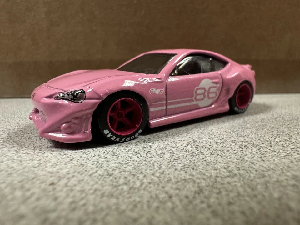 SUELTO 2021 HOT WHEELS 1:64 ROSA '12 SCION FR-S RUEDA INTERCAMBIO en neumáticos de goma Foto 2 de 4