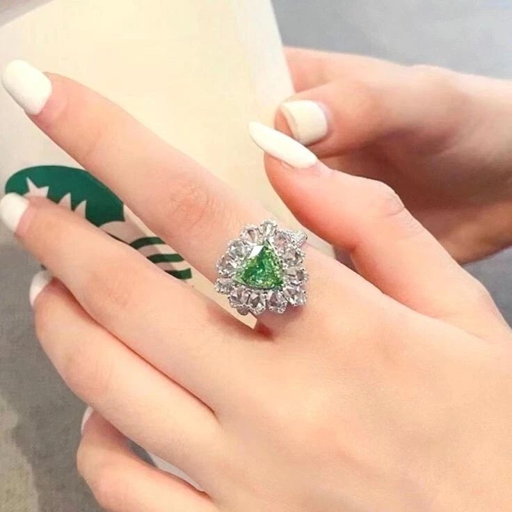 3.27 TCW Simulated Trillion Peridot & Pear Sapphire Flower Design Ring For Woman - Image 3 of 4