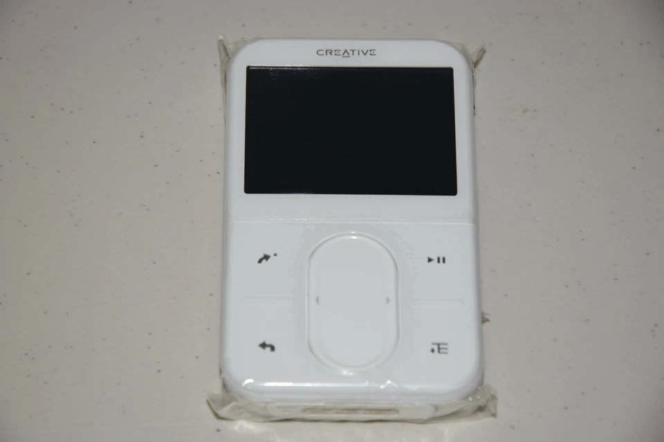 Creative Zen Vision M Audio Video MP3 Media Player w/ AM FM Radio Voice Recorder - Image 4 of 4