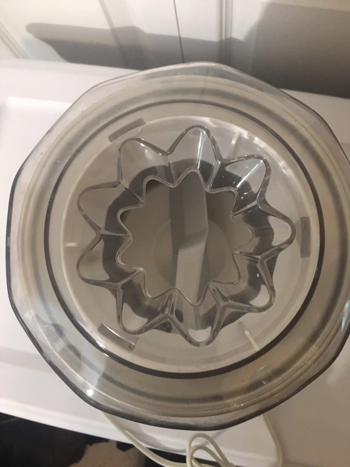 Heladera y sorbete de yogur congelado Cuisinart HACE 1,5 CUARTOS DE GALÓN AUTOMÁTICO Foto 2 de 4