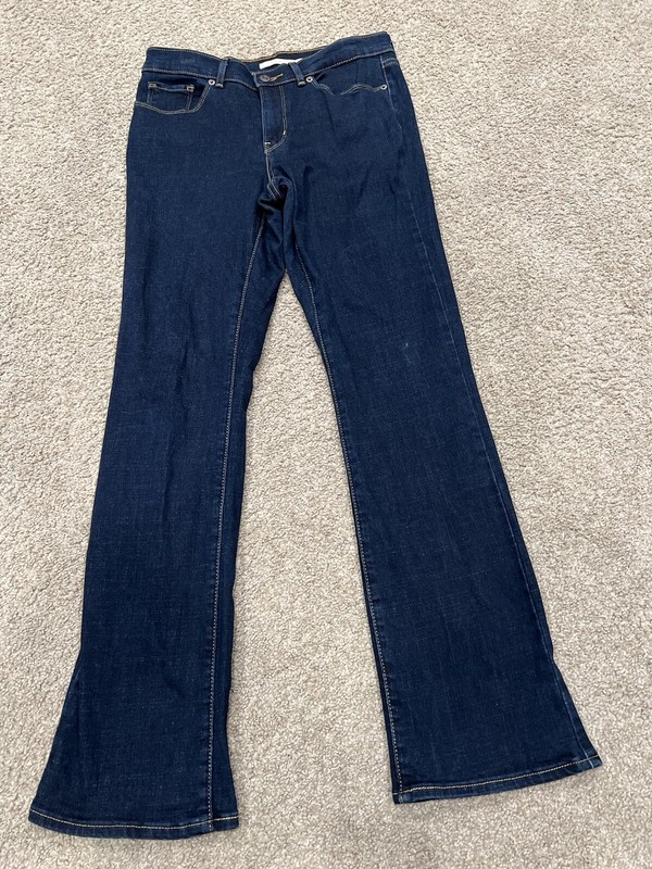 Women’s Levis Classic Boot Cut Jeans - Size 6