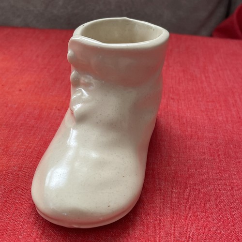 Vintage Shawnee USA Pottery Shoe Baby Bootie Planters Tan Beige 4" X 2" - Picture 2 of 5