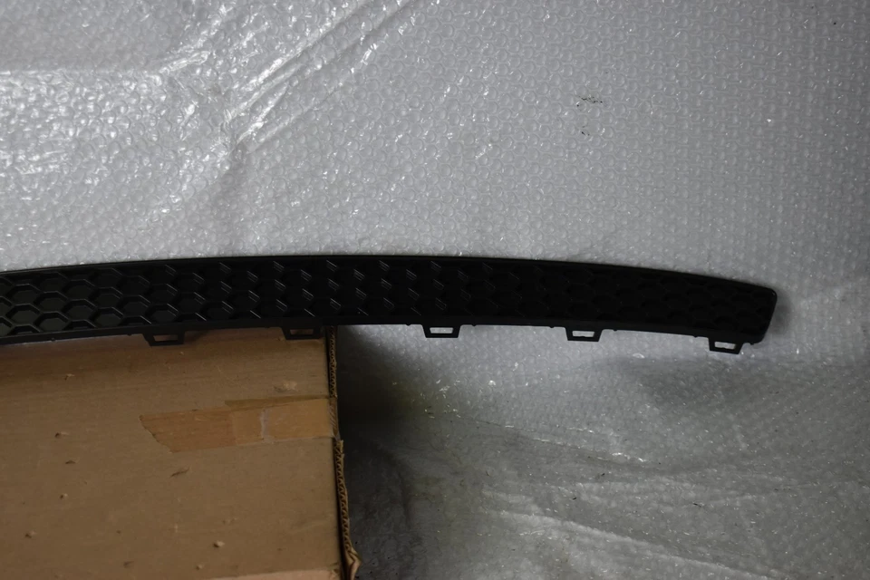 AUDI A7 QUATTRO PREMIUM PLUS GRILLE TRIM 2016-2018 OEM 4G8 807 833 - Image 4 of 4