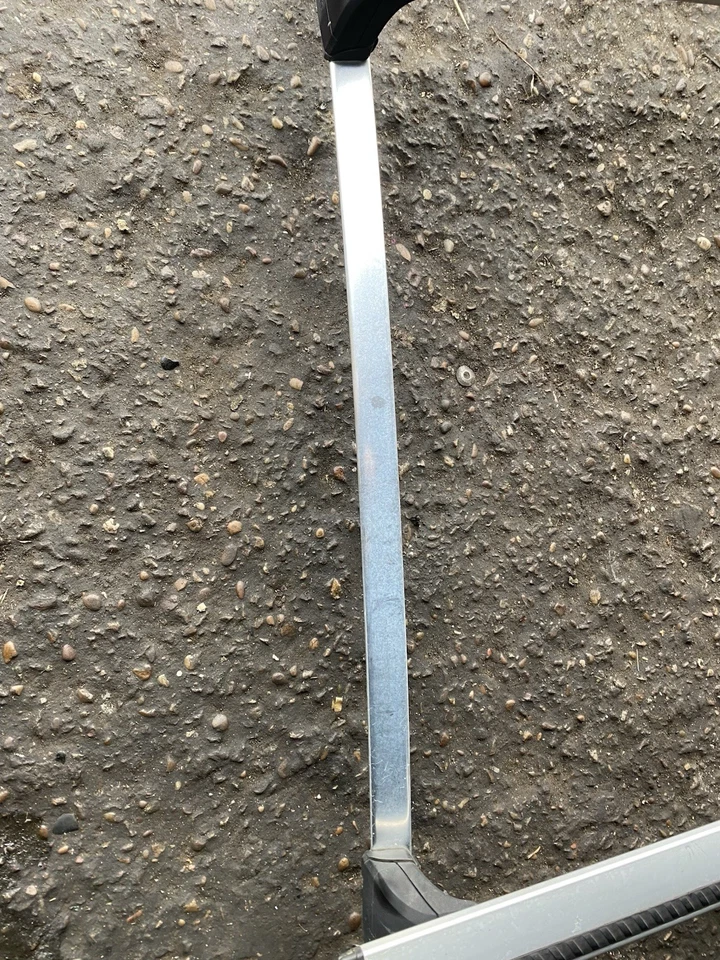 GENUINE VOLVO V40 CROSS COUNTRY 5DOOR  ROOF BARS WINGBAR RACK With Rails 2013-19 - Image 3 of 4