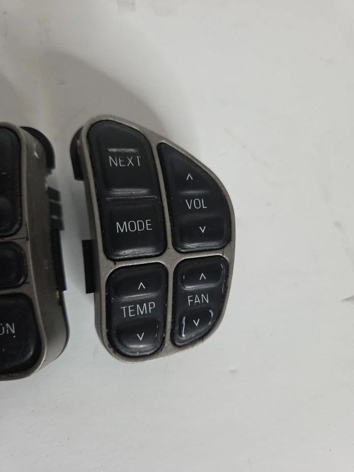 OEM Lincoln Town Car 2003-2007 Control del volante Control de crucero Borde plateado Foto 3 de 4