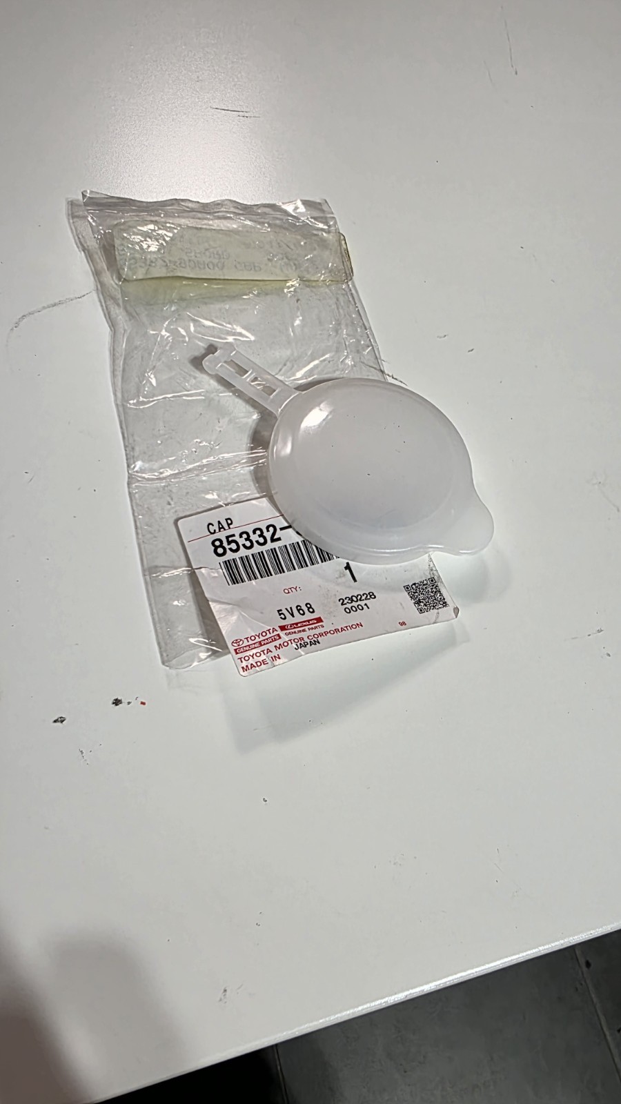 88 - 90 TOYOTA LAND CRUISER FJ62 WINDSHIELD WASHER RESERVOIR TANK CAP OEM NEW