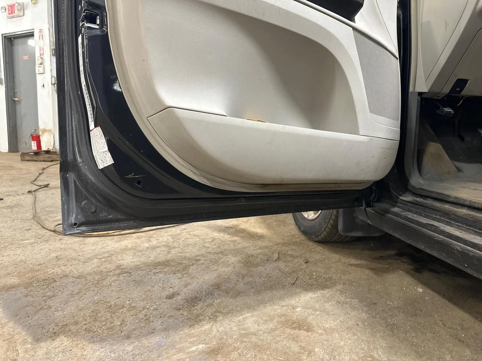 Used Front Left Door Assembly Front fits: 2012 Volkswagen Routan electric Front - Изображение 3 из 4