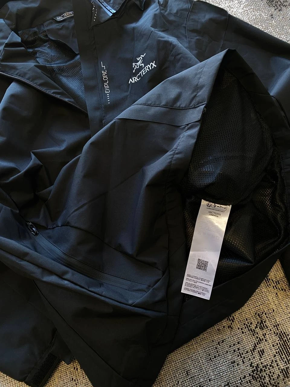 Arcteryx  Black Mens Windbreaker Jacket size Medium image 8