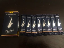 Vandoren Traditional Alto Saxophone Reeds #2  Open Box of 8 Reeds