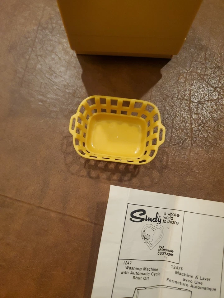 Vintage 1979 Sindy Doll Washing Machine Kitchen Appliance MARX Toys 1247. - Image 4 of 4