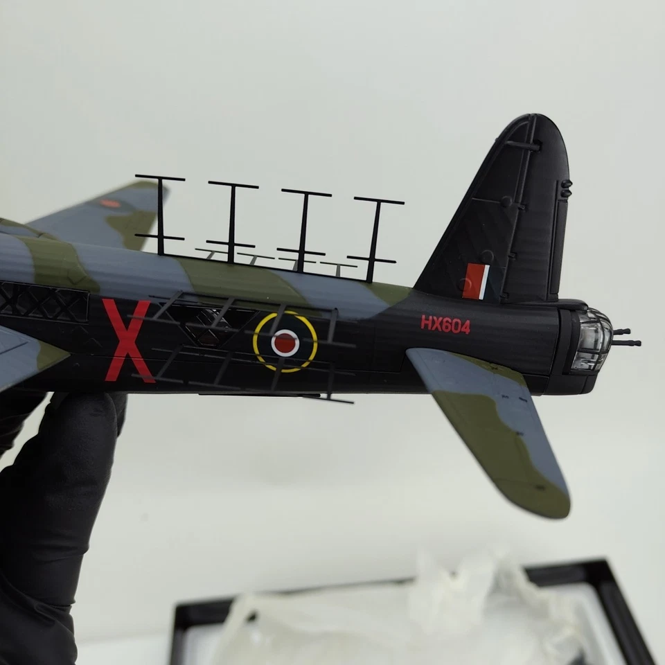 CORGI 1:72 Vickers Wellington MkVIII World War II Defenders of Malta AA34804 - Image 4 of 4