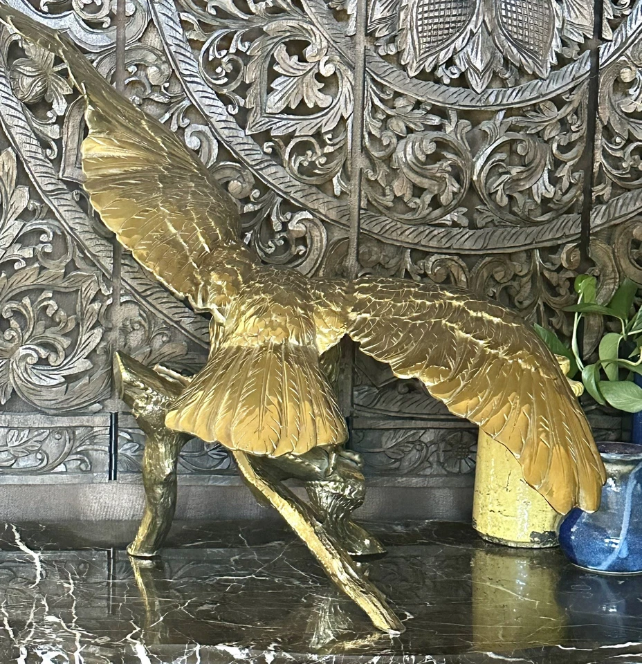 Águila de latón grande de colección de latón fundido águila de águila en rama 26" x 34" Foto 4 de 4
