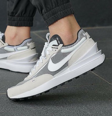 nike waffle white