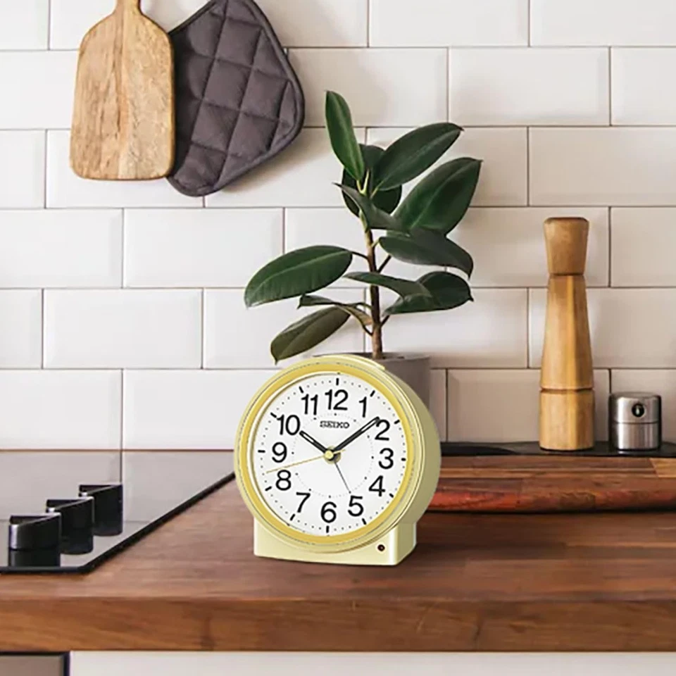 Sussex II Non Ticking Bedroom Alarm Clock, Gold - Image 4 of 4