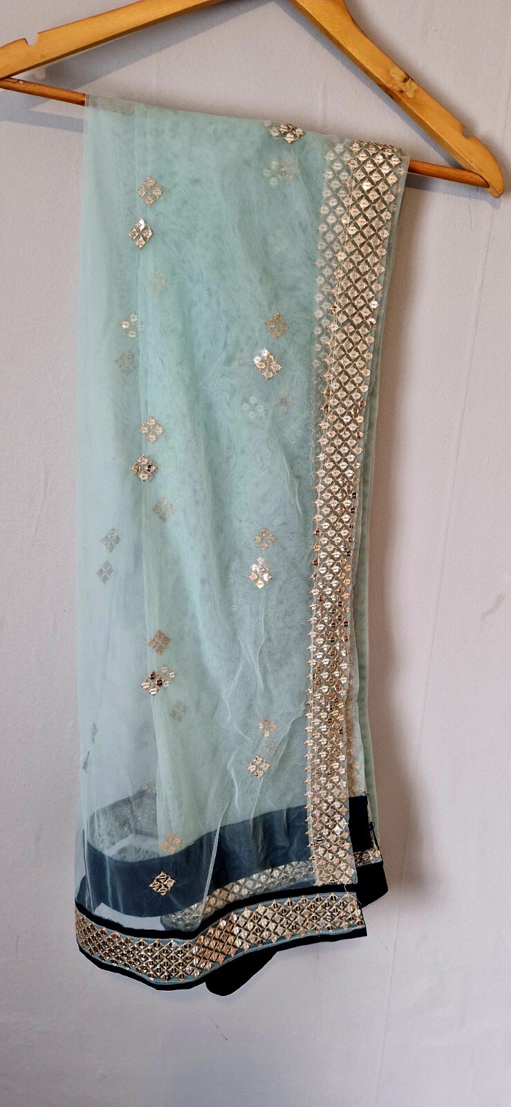 Indian Lengha Choli Dress original used once for 2 hour Embroidered 3 piece suit image 3