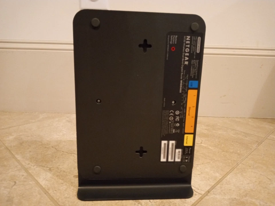 Netgear N750 WNDR4000 Wireless Dual Band Gigabit Router 300-450 Mbps (Used) - Image 3 of 4