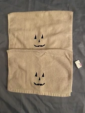 Better Home Plastics Corp. 2 New Halloween Pumpkin Themed Hand Towels. 11 by 16"