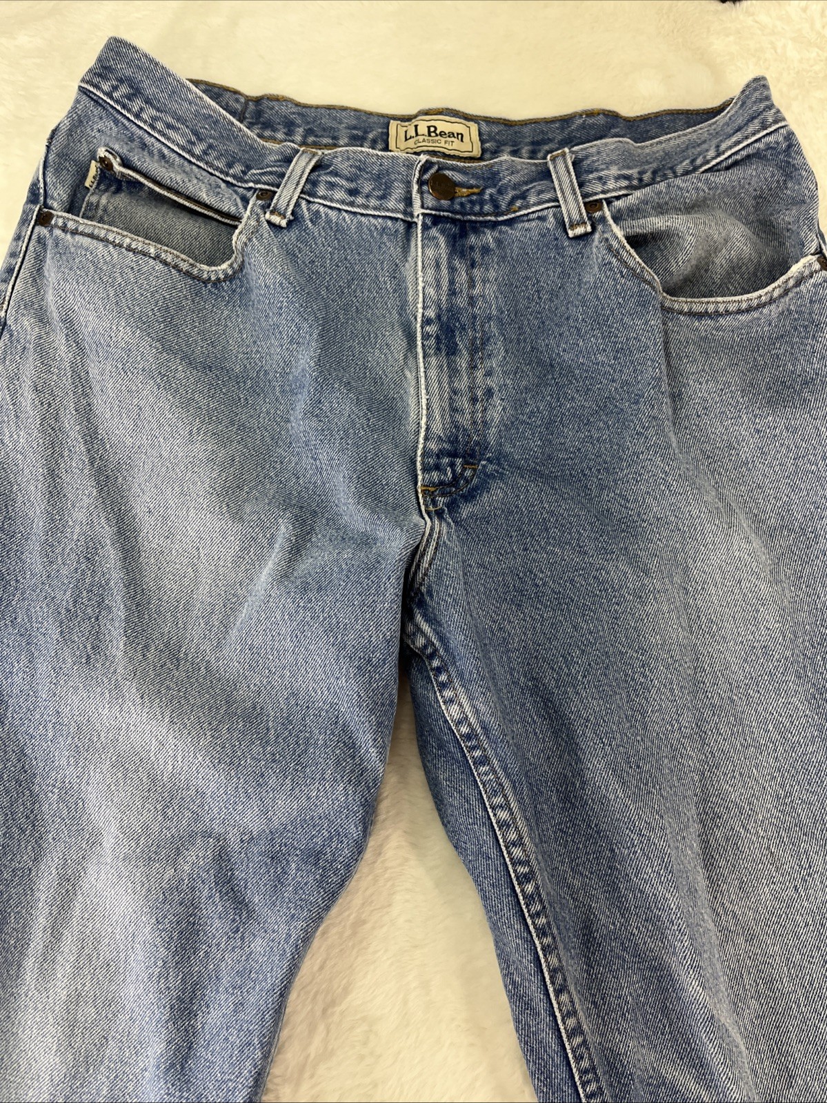 L.L. Bean Men’s Classic Fit Denim Jeans Size 36x29 Medium Wash Straight Leg