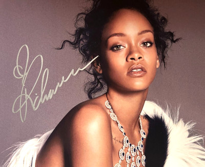 RIHANNA Signed 8x10'' PHOTO: Authentic Original Autograph + COA