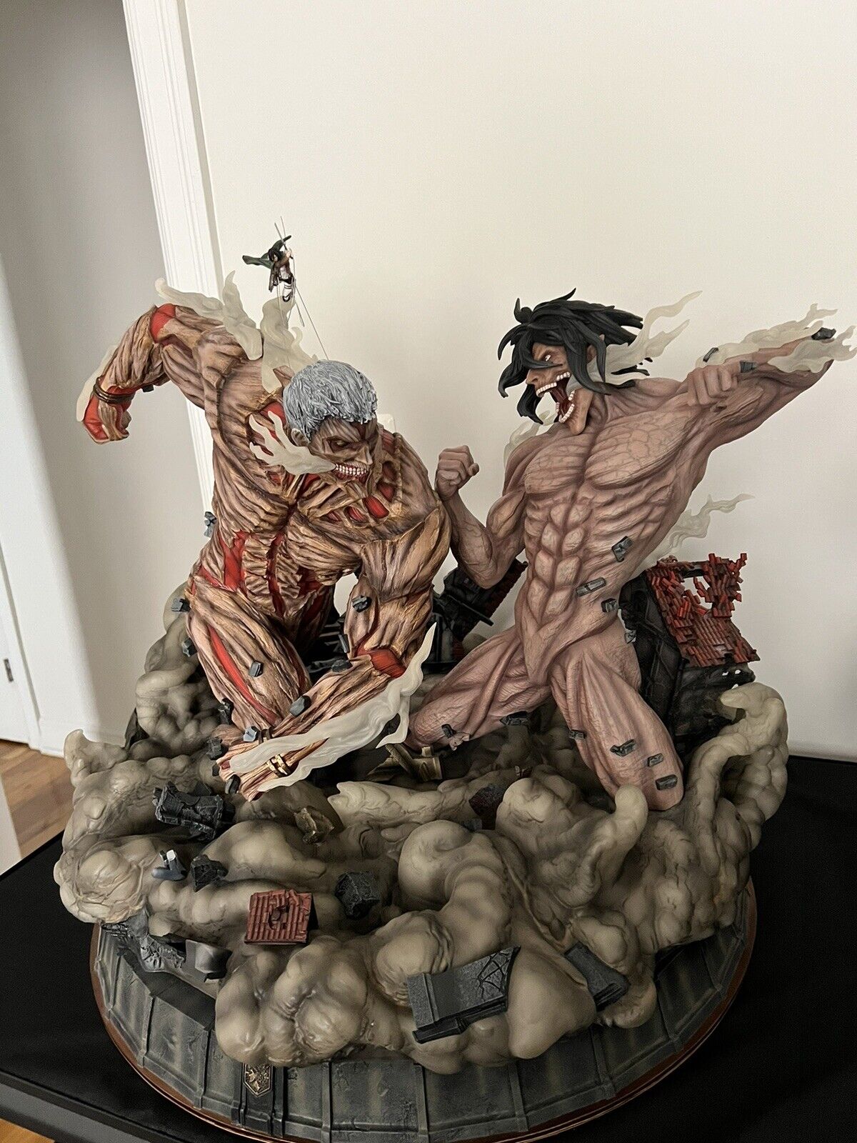 Statuette Eren vs Armored Titan - Deriv'Store