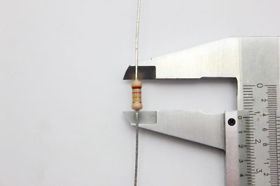 FILM CARBONE RÉSISTANT. 1W 1,5M 1M5 10 % *4 PC* NEUF C1600U20