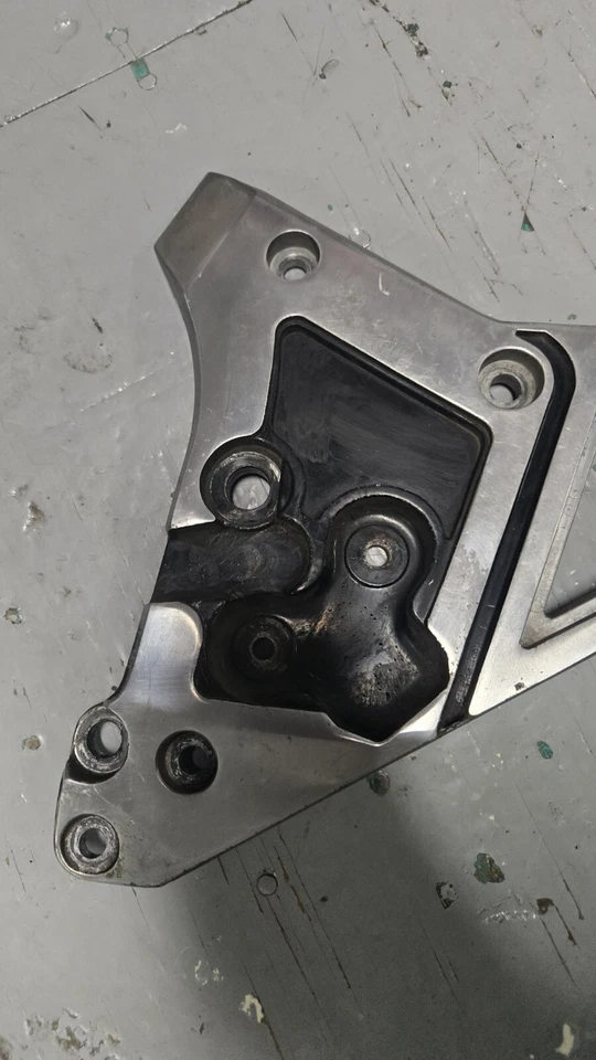 SOPORTE ESTRIBA YAMAHA FJ1100 FJ1200 LH 36Y-27442-00-00 Foto 2 de 4