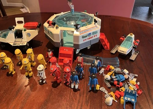 1980 Playmobil Playmospace Spaceship Station Lot  Figures Vehicles  Accessories