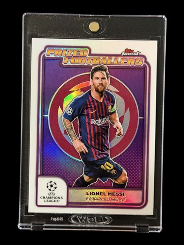 Lionel Messi WHITE REFRACTOR TOPPS CHROME FINEST INSERT CARD MINT