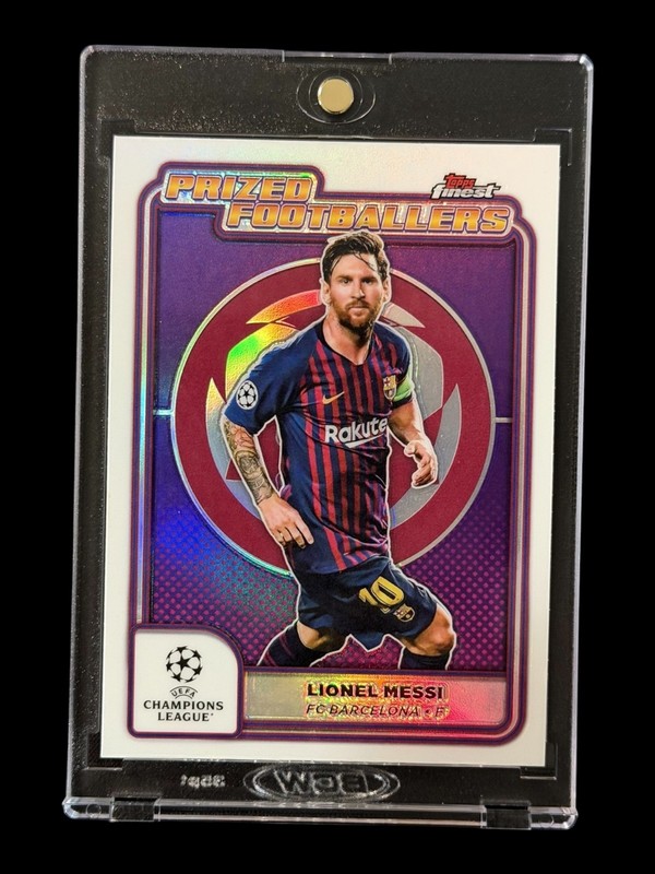 Lionel Messi WHITE REFRACTOR TOPPS CHROME FINEST INSERT CARD MINT