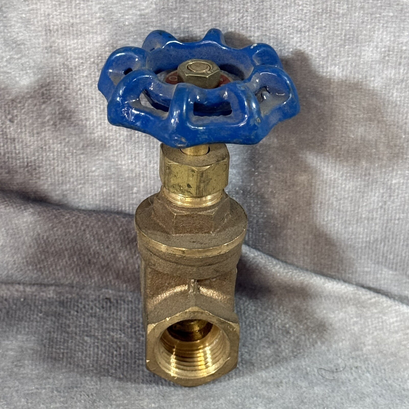 A-1 1/2" FIP x 1/2" FIP 200 WOG psi Lead-Free Brass Gate Valve GV