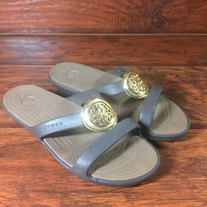 crocs women's sanrah circle sandal