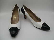 SALVATORE FERRAGAMO white navy leather cap-toe low heel pump sz 9.5 AA