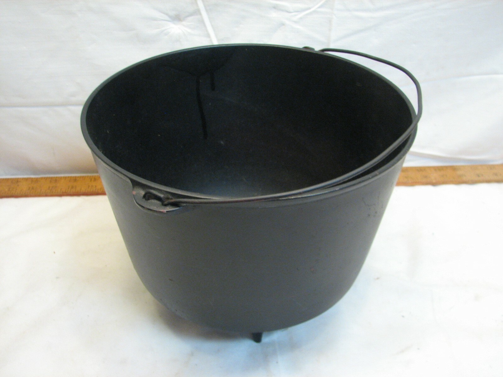 Antique Wagner No. 8 Cast Iron Gypsy Kettle Bean Pot w/Bail Camping 3