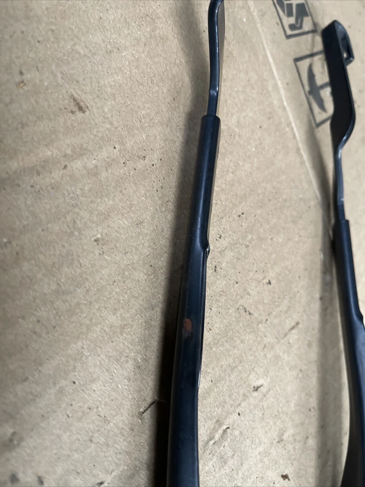 Juego de brazos limpiaparabrisas Cadillac ATS 2013-2016 OEM Foto 3 de 4