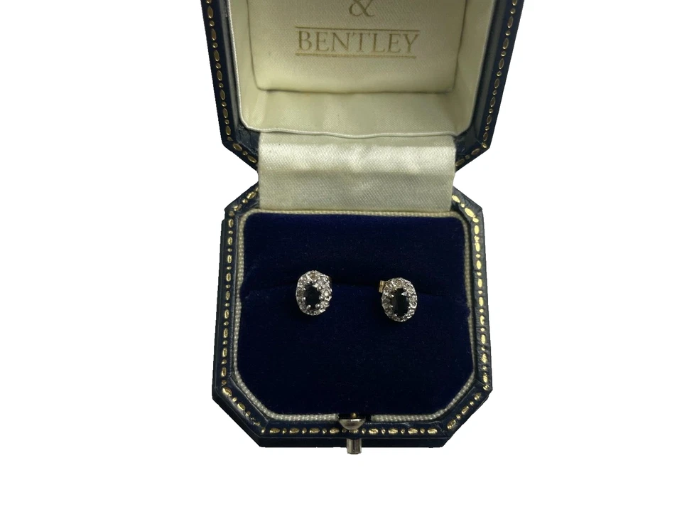 Brincos de safira e diamante ouro 9 quilates com pino de diamante e safira - Imagem 4 de 4