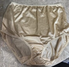 VINTAGE UNDERSCORE GRANNY PANTY SIZE 6. LIGHT GOLD. 2
