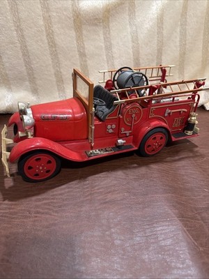 JIM BEAM'S 1930 Model ''A'' Ford FIRE ENGINE Whiskey DECANTER Empty