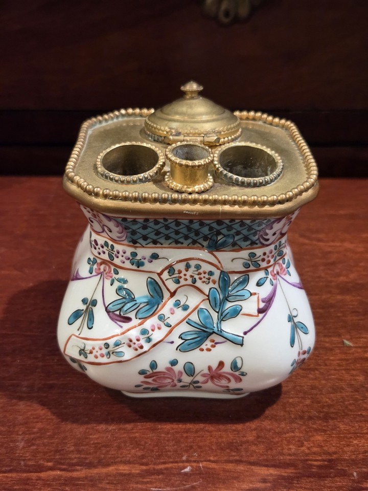 19th-century French Samson porcelain inkwell with Chinoiserie motifs and gilt brass — a museum-quality desk object that tells a whole story.