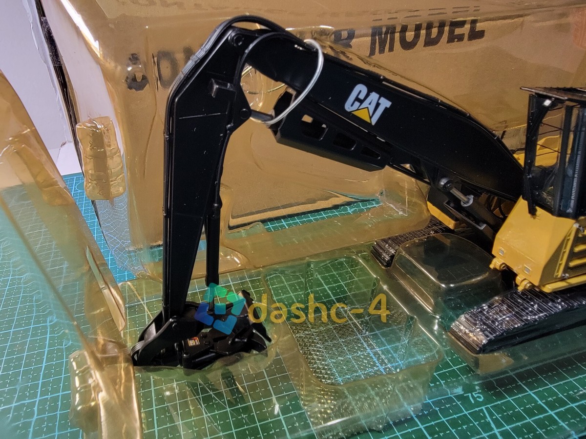 Tonkin Replicas Cat 568 LL Forestry Machine 1/50 Scale DieCast Log