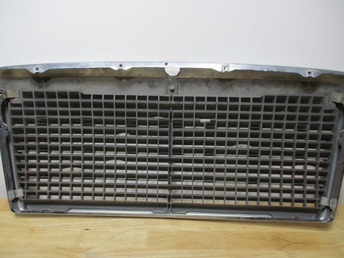 Mercedes Benz Grille Assembly Part # 124 888 0023 - Bild 7 von 10