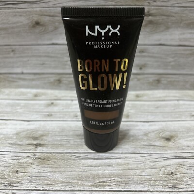 NYX PROFESSIONAL Born To Glow Naturally Radiant Foundation Mocha