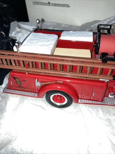 First Gear 1957 International R-190 Camion dei Pompieri Boston Fire Department Motore 5 - Foto 13 di 19