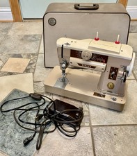 Máquina de coser vintage Singer 401A SLANT-O-MATIC con pedal y estuche
