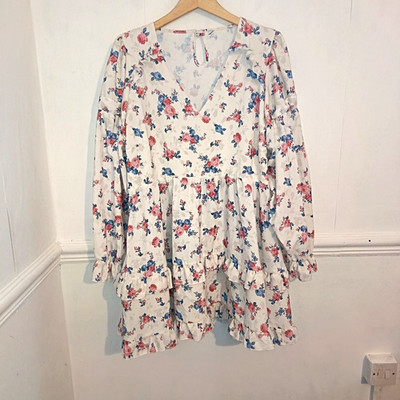 In the Style Damen Kleid weiß Größe UK 20 blau Blumen Stufen Hängerchen Prärie