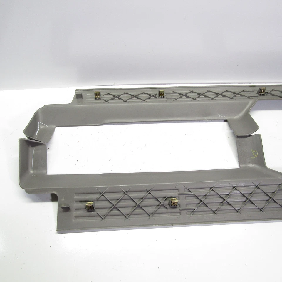 Placa de umbral de puerta delantera Yukon Tahoe Suburban Silverado 1999-2006 gris OEM Foto 4 de 4