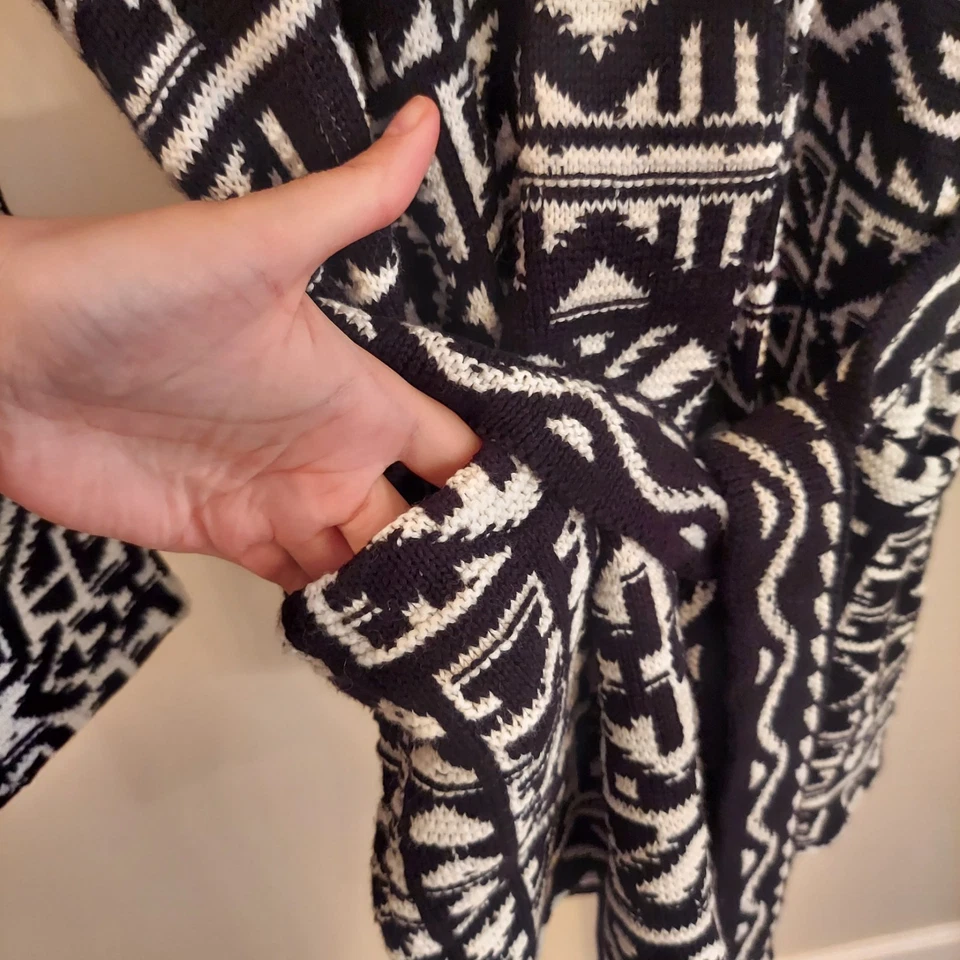 Cárdigan Foxcroft con cinturón talla grande negro blanco bolsillos con flecos manga larga capa Foto 3 de 4