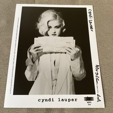 Cyndi Lauper Press Photo 8x10&rdquo;. See Description.