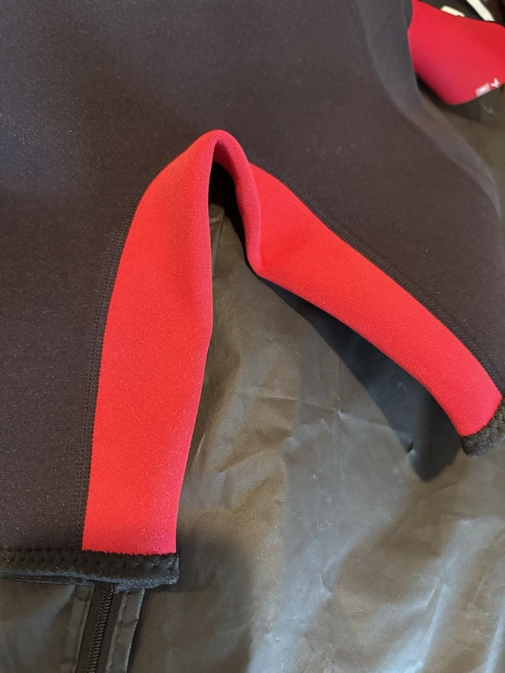 Traje de neopreno Dark Lightning juvenil corto rojo negro niños talla 12 surf usado en excelente estado Foto 4 de 4